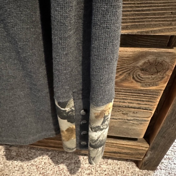 NWOT - XXL Legendary Whitetails Grey Deer Design Top - Picture 4 of 4